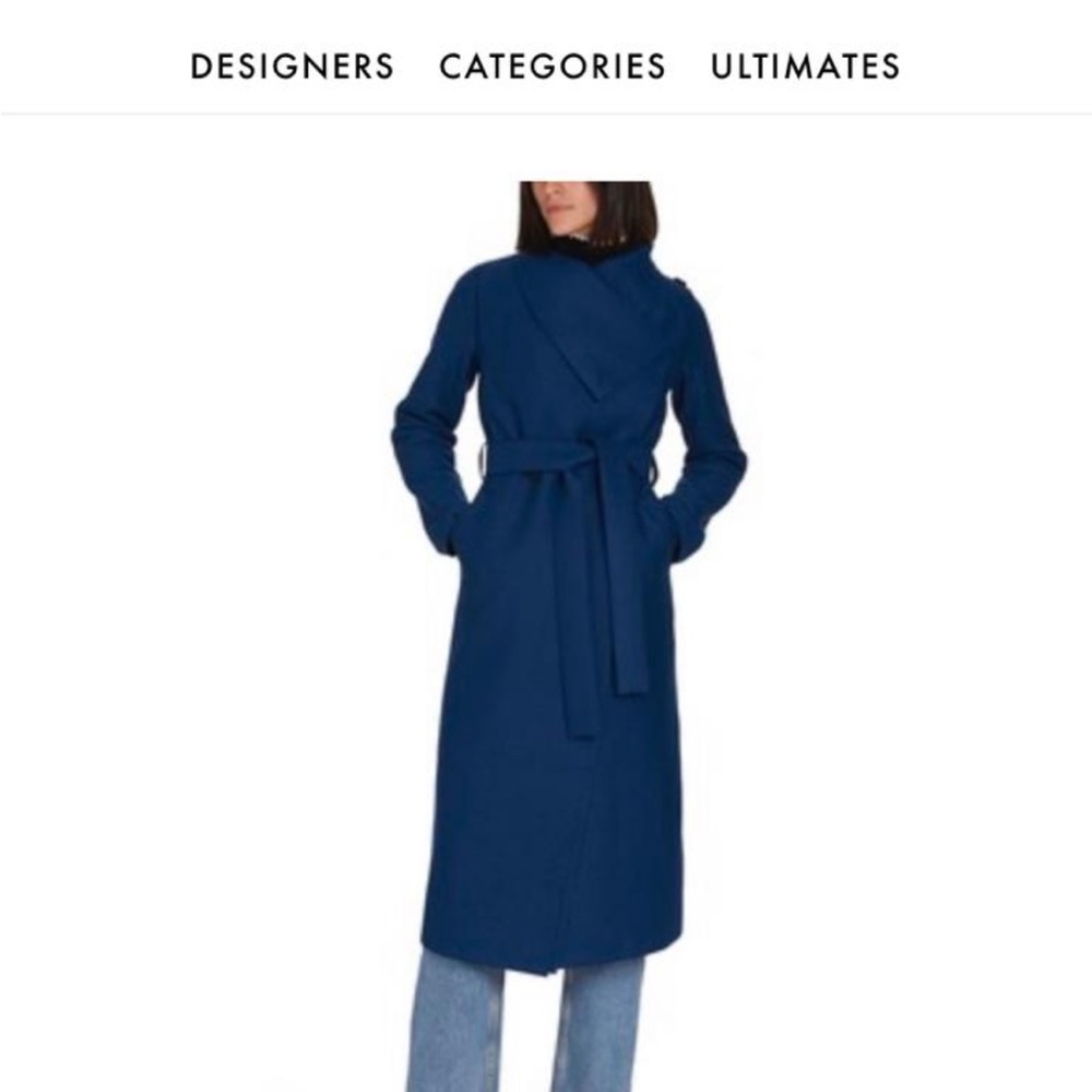 HARRIS WHARF LONDON
Pressed wool Volcano coat